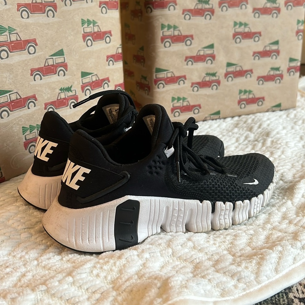 Women’s Free Nike Metcon 4 Training Shoes Size 6.5